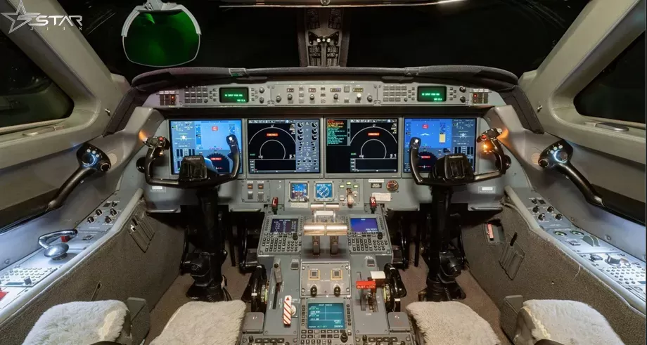 Cockpit of the Gulfstream 550 private jet