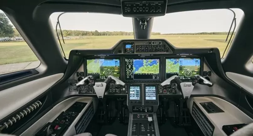 Cockpit with updated Embraer Phenom 100EV avionics