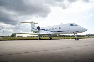 Another angle of a wonderful Gulsftream jet and blue sky