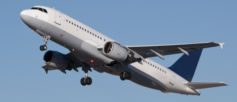 Airbus 320 crossing the skies