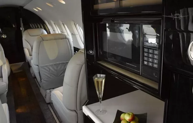 Hawker 800XP interior accommodations