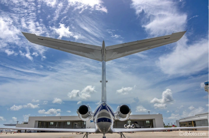 Heavy and large planes for rent