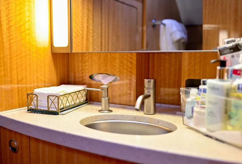 Comfortable lavatory for long 