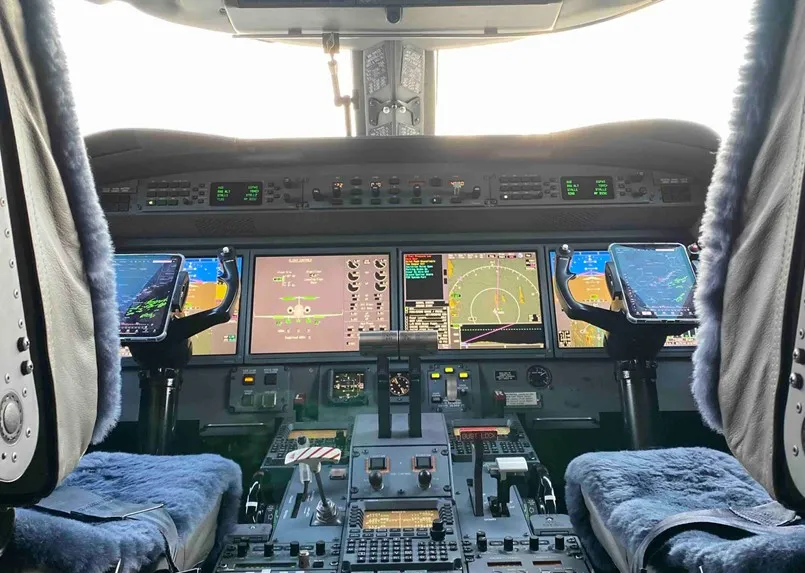 Pilot's perspective of the modern Gulfstream G550 cockpit, including the main instrument panel and side-mounted electronic flight bag (EFB) tablets.