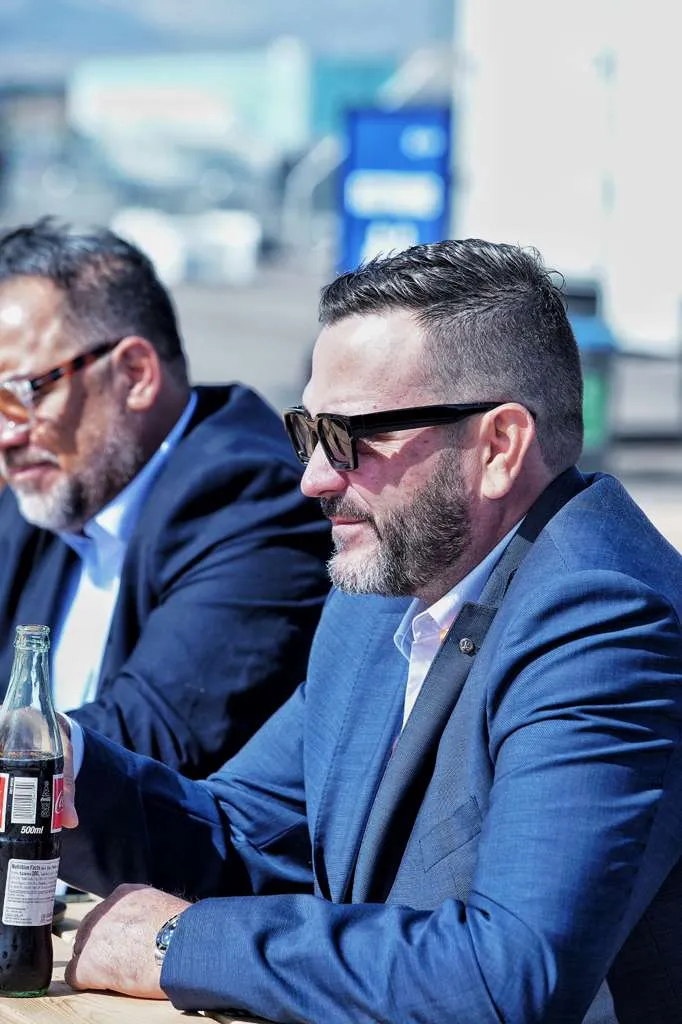 Javier Salinas and Alejandro León during a break
