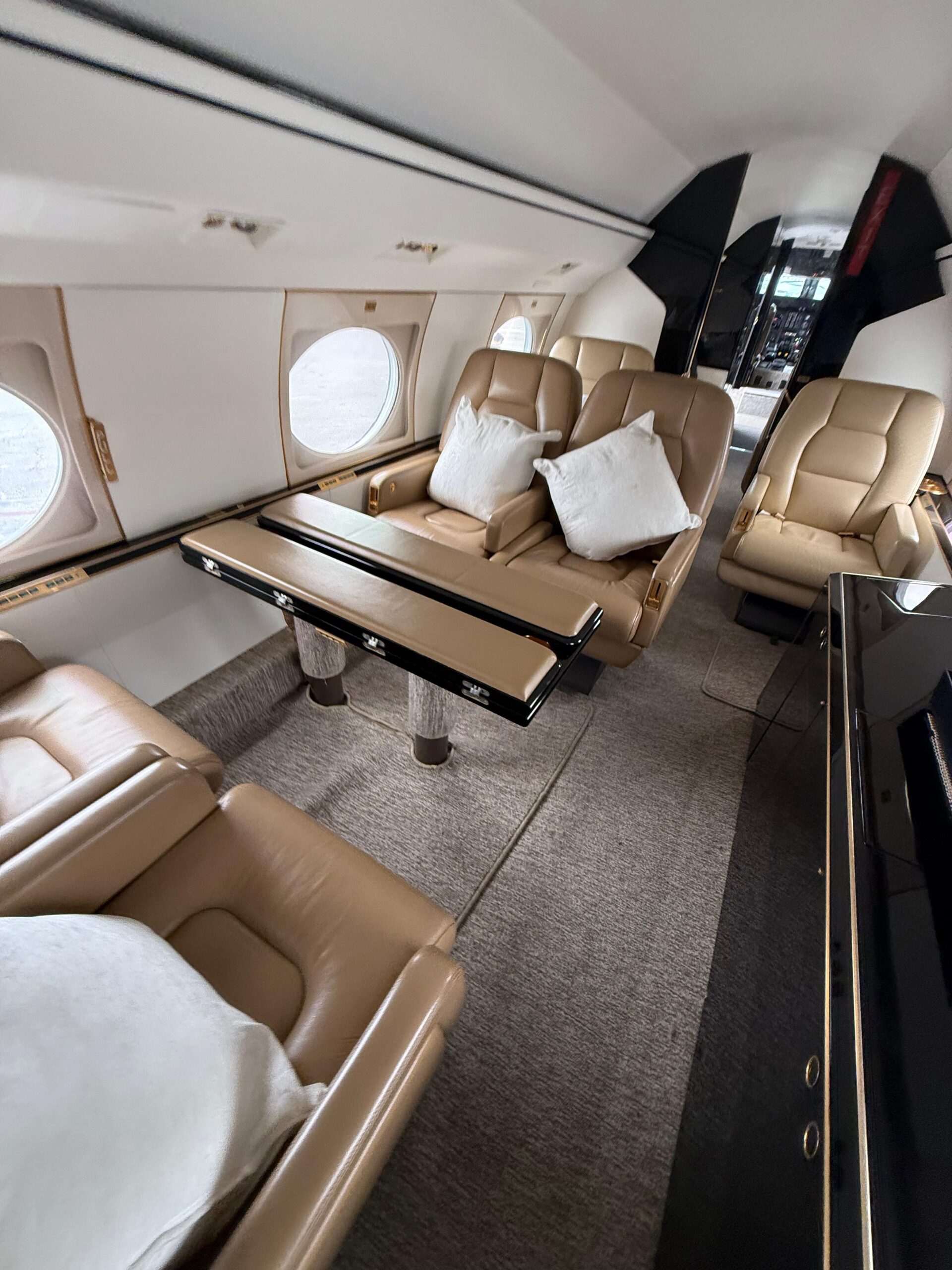 Gulfstream GIV Forward Cabin