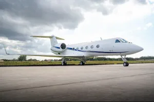 Another angle of a wonderful Gulsftream jet and blue sky