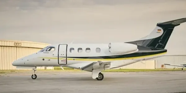Side shot Embraer Phenom 100EV