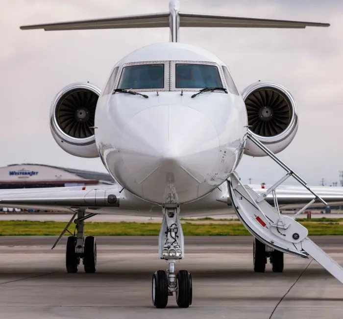 Front view Gulsftream IV