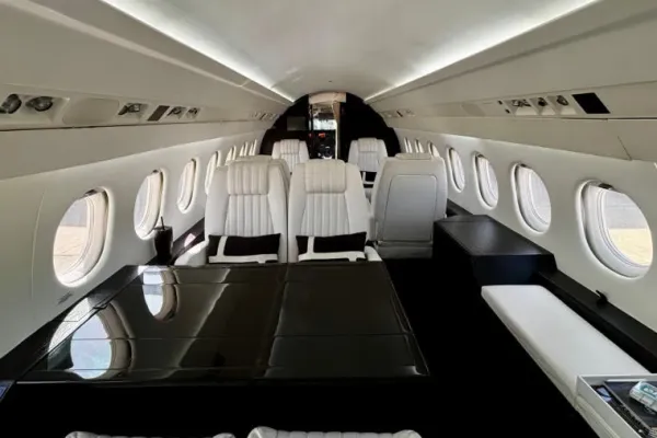 Interior layout Falcon 900